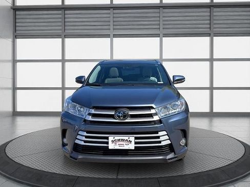 Used 2019 Toyota Highlander XLE AWD/4WD image 9