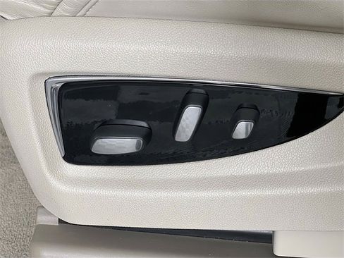 Used 2016 Cadillac Escalade Premium image 11