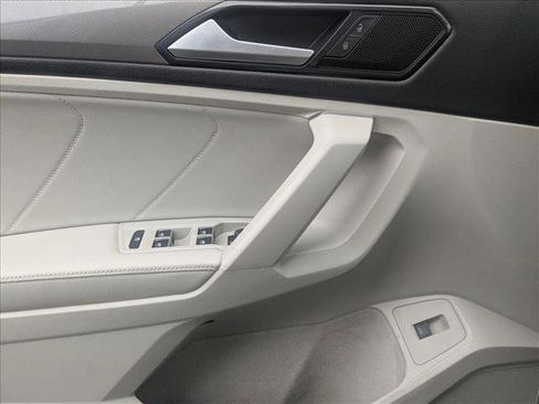 Used 2022 Volkswagen Tiguan SE image 25