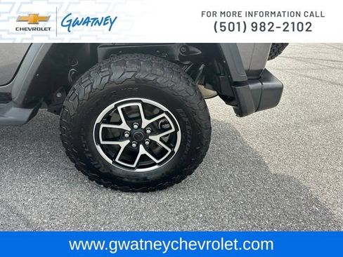 Used 2025 Jeep Wrangler Unlimited Rubicon w/ Convenience Group AWD/4WD image 10