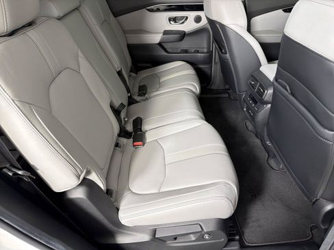 Used 2025 Honda Pilot EX-L image 13