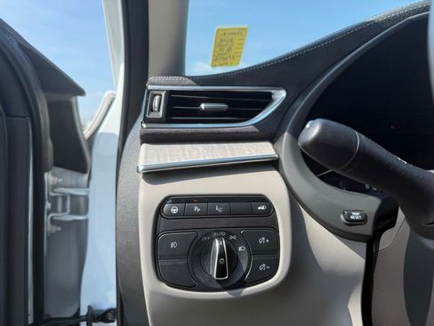 Used 2024 INFINITI QX50 Sensory image 21