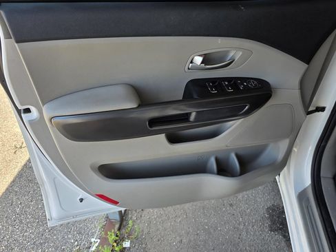 Used 2020 Kia Sedona L FWD image 25
