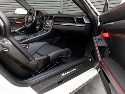 Certified 2019 Porsche 911 Speedster RWD image 40