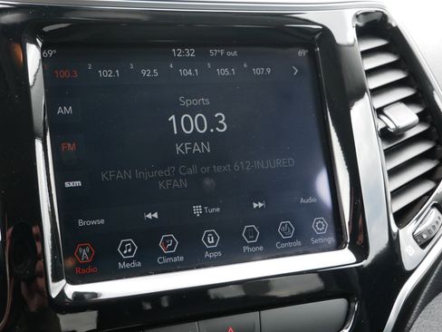 Used 2019 Jeep Cherokee Limited AWD/4WD image 21