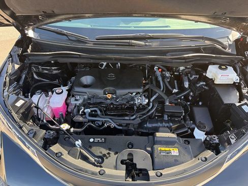 Used 2024 Toyota Sienna XLE FWD image 11