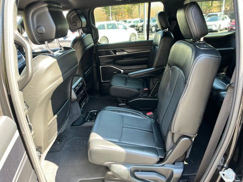 Used 2024 Jeep Wagoneer Series III image 21