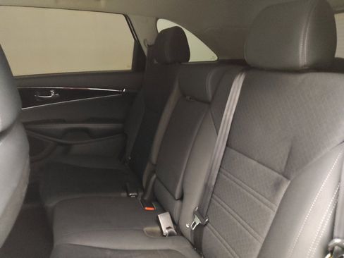 Used 2020 Kia Sorento FWD V6 image 18