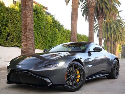 Used 2019 Aston Martin V8 Vantage Coupe image 15