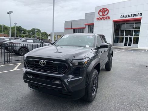 Certified 2025 Toyota Tacoma TRD Off-Road AWD/4WD image 1