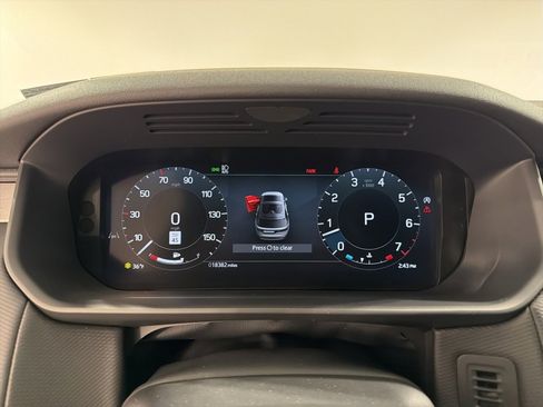 Used 2024 Land Rover Discovery Dynamic SE image 15