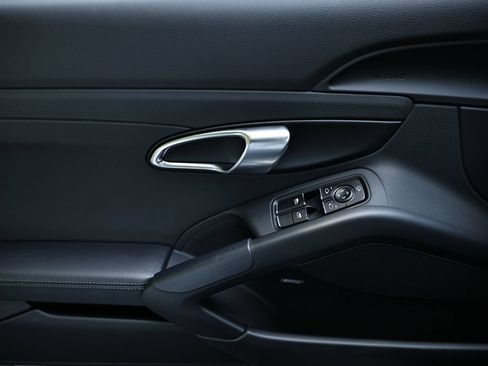Used 2025 Porsche 718 Boxster S RWD image 17