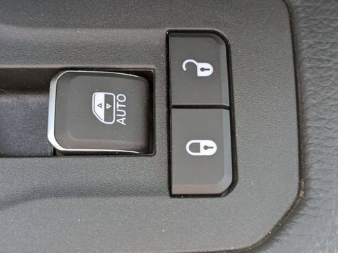 Used 2025 RAM 1500 Laramie AWD/4WD image 32