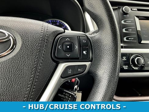 Used 2018 Toyota Highlander LE FWD image 12