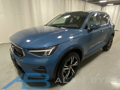 Used 2025 Volvo XC40 B5 Core