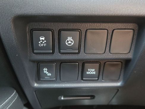 Used 2018 Nissan Pathfinder SV w/ SV Tech Package AWD/4WD image 32