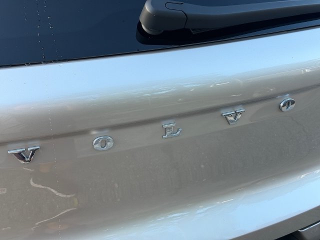 Certified 2024 Volvo XC40 B5 Plus AWD/4WD image 12