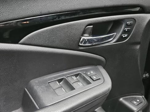 Used 2020 Honda Pilot Touring image 9