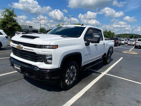 Used 2024 Chevrolet Silverado 2500 Custom w/ Custom Value Package AWD/4WD image 3