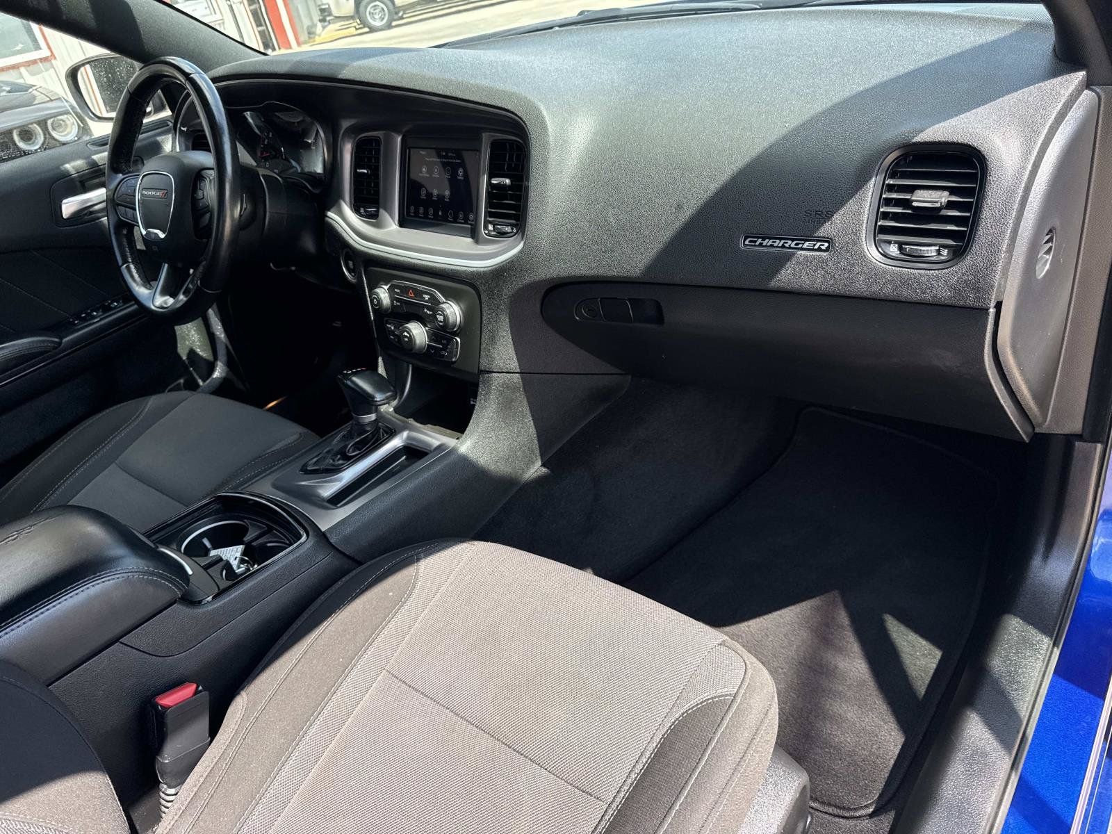 Used 2022 Dodge Charger SXT w/ Blacktop Package RWD image 12