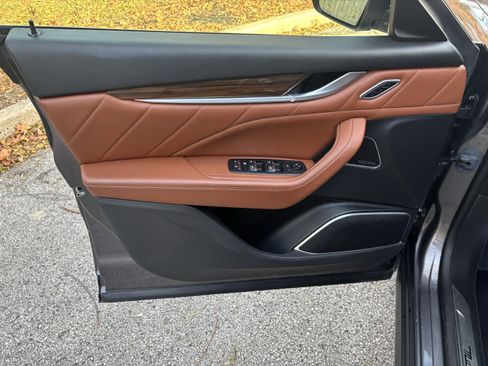 Used 2019 Maserati Levante GranLusso image 12