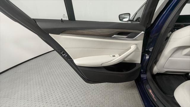 Used 2018 BMW 540i w/ Premium Package RWD image 12