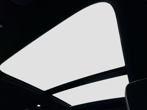 Used 2023 Volvo XC40 Recharge Plus w/ Protection Package Premier image 13