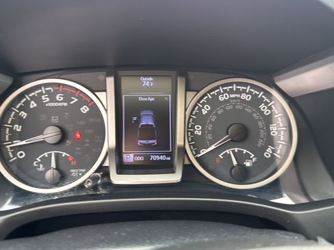 Used 2020 Toyota Tacoma SR5 w/ SR5 Appearance Package (SM) RWD image 13