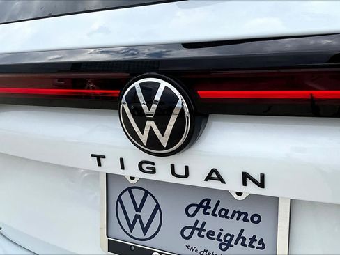New 2026 Volkswagen Tiguan SE R-Line FWD image 15