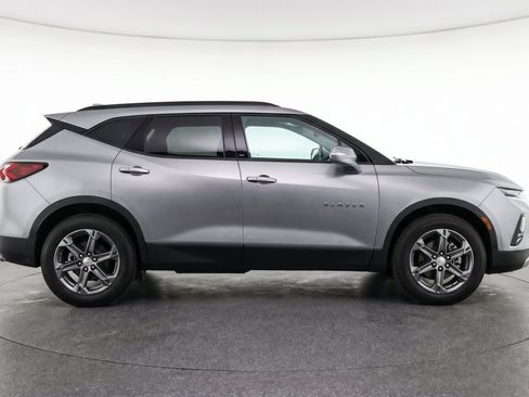 Used 2025 Chevrolet Blazer LT FWD image 11