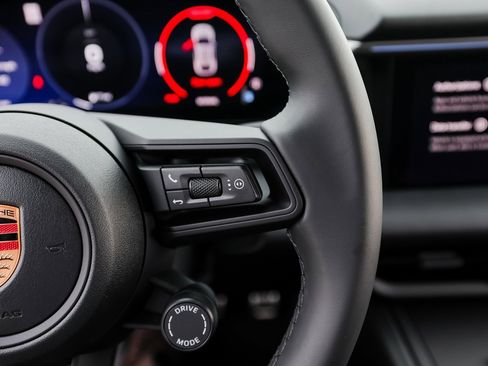 New 2025 Porsche Macan 4S Electric image 16