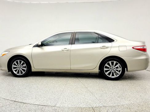 Used 2017 Toyota Camry XLE w/ Moonroof Package FWD image 8