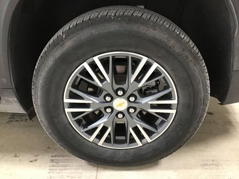 Used 2025 Chevrolet Traverse LT image 33