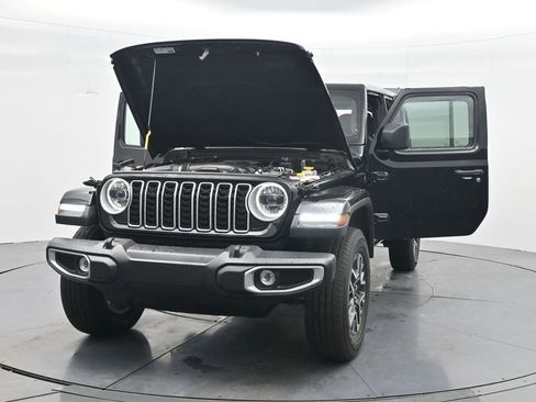 Used 2025 Jeep Wrangler Unlimited Sahara AWD/4WD image 43