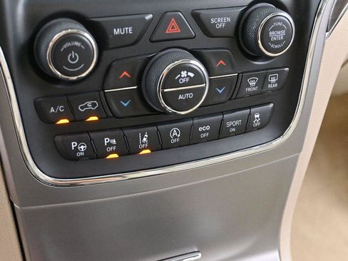 Used 2018 Jeep Grand Cherokee Overland AWD/4WD image 23