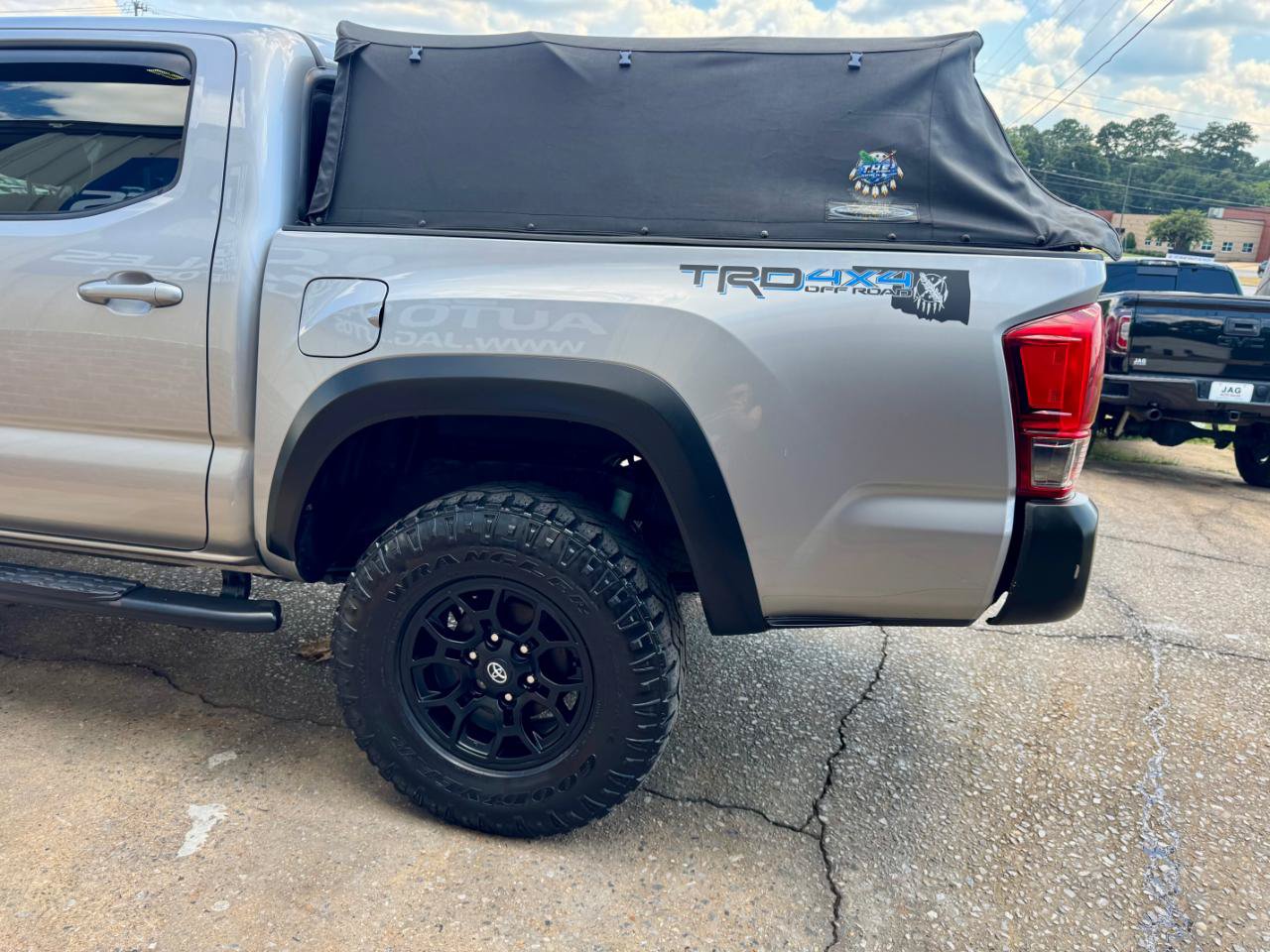 Used 2016 Toyota Tacoma TRD Off-Road w/ Towing Package AWD/4WD image 12