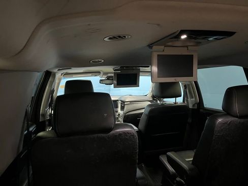 Used 2017 Chevrolet Suburban Premier image 14