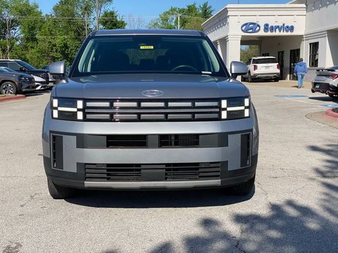 Used 2024 Hyundai Santa Fe SE image 2