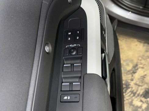 Used 2023 Land Rover Defender 110 SE AWD/4WD image 23