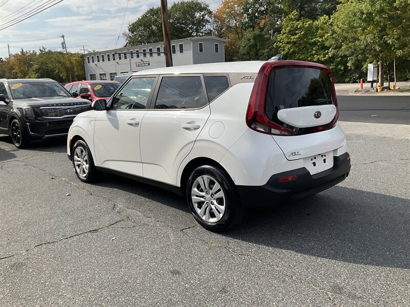 Used 2021 Kia Soul LX FWD image 4