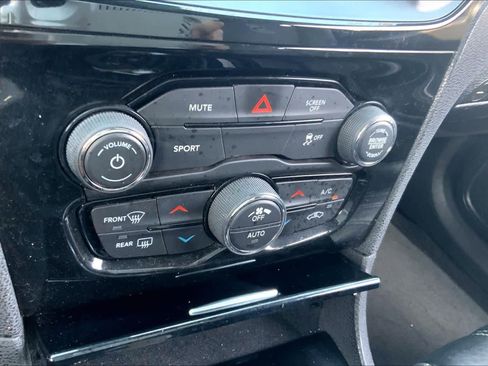 Used 2020 Chrysler 300 S image 31