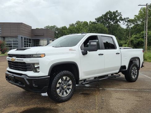 Used 2024 Chevrolet Silverado 2500 Custom w/ Custom Value Package AWD/4WD image 7