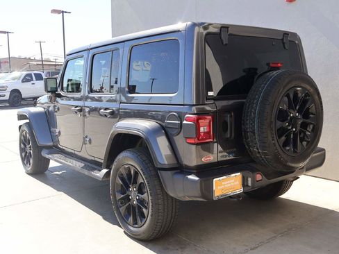 Used 2025 Jeep Wrangler Unlimited Sahara AWD/4WD image 3