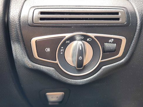 Used 2019 Mercedes-Benz GLC 350e 4MATIC image 21