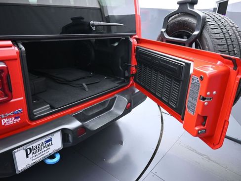 Used 2022 Jeep Wrangler Unlimited Sahara w/ Cold Weather Group AWD/4WD image 22