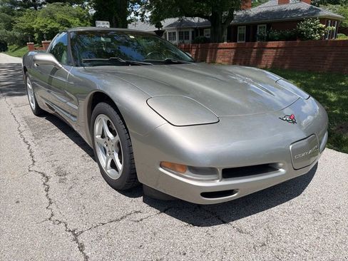 Used 2000 Chevrolet Corvette Coupe w/ Roof Pkg RWD image 5