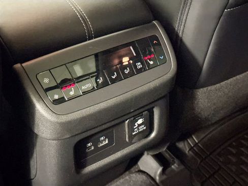 Used 2023 Nissan Pathfinder Platinum image 36