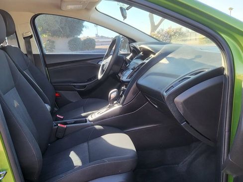 Used 2018 Ford Focus SE w/ SE Appearance Package image 17