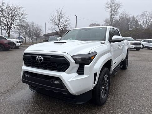 Used 2024 Toyota Tacoma TRD Sport w/ TRD Sport Premium Package image 10