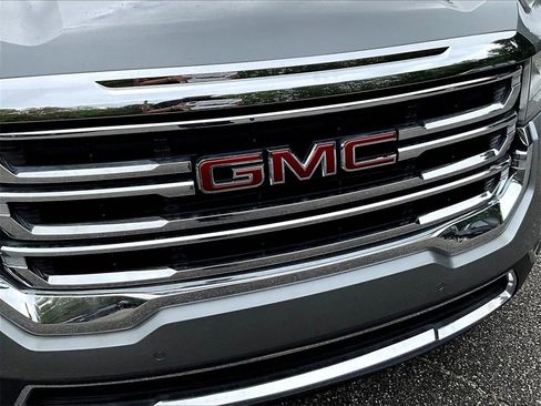 Certified 2023 GMC Acadia SLE w/ Driver Convenience Package image 31